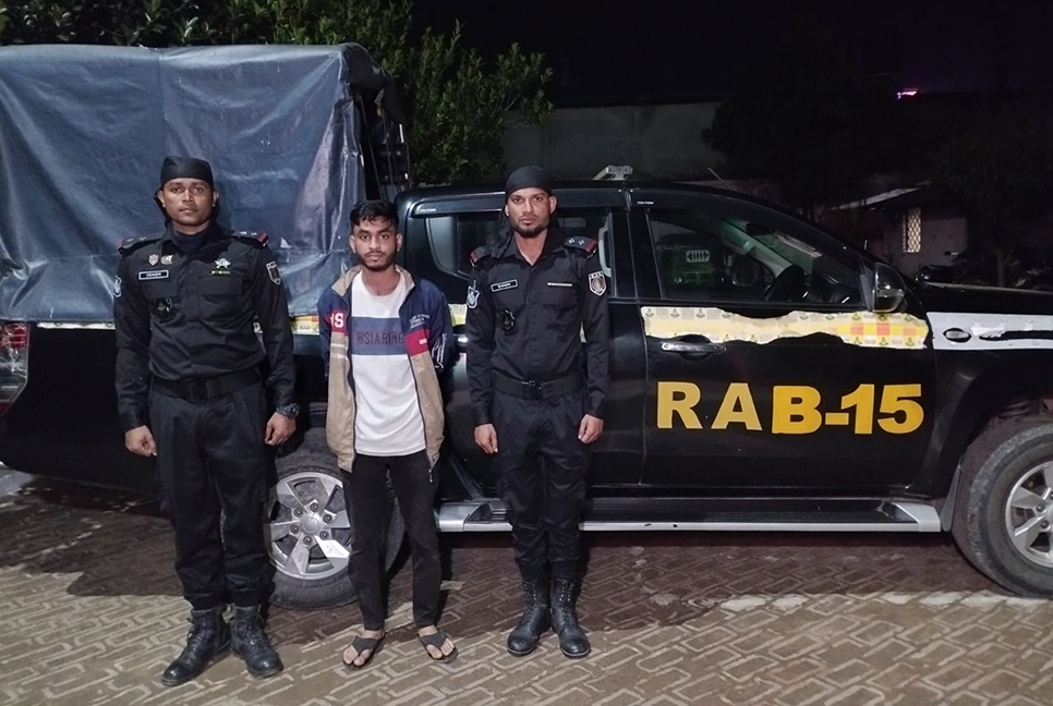 টেকনাফে ৫০ হাজার ইয়াবাসহ আটক ১