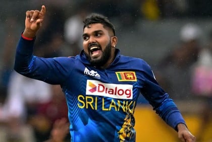 ফেরার ম্যাচে ক্যারিয়ার সেরা বোলিং হাসারাঙ্গার