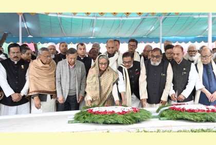 টুঙ্গিপাড়ায় বঙ্গবন্ধুর সমাধিতে প্রধানমন্ত্রী ও মন্ত্রিসভার সদস্যদের শ্রদ্ধা