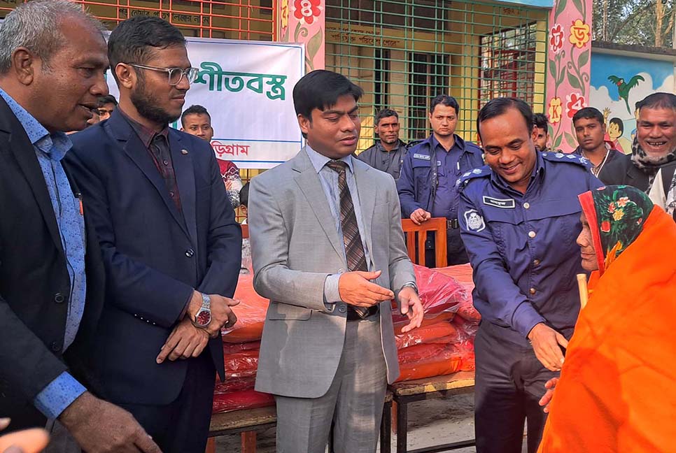 কুড়িগ্রামে শীতার্তদের মাঝে শীতবস্ত্র বিতরণ