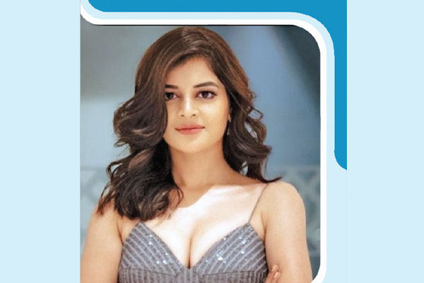 শাহরুখের সঙ্গে ডেটিংয়ে মধুমিতা!