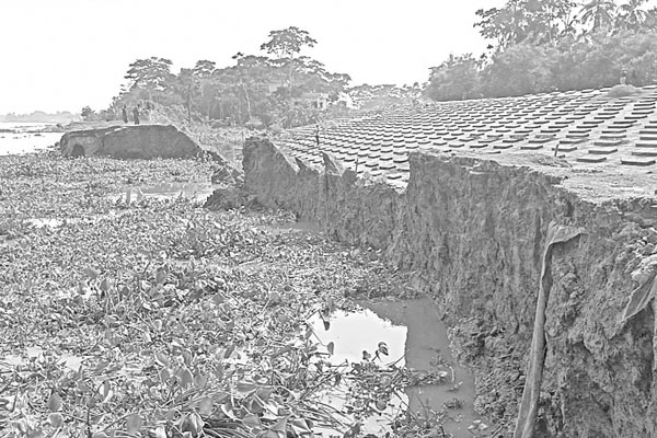 জলে যাচ্ছে ২৪২ কোটির প্রকল্প