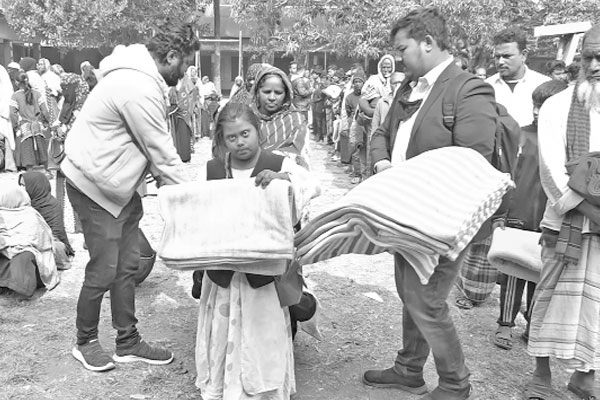 বসুন্ধরার কম্বল পেলেন ২২০০ শীতার্ত