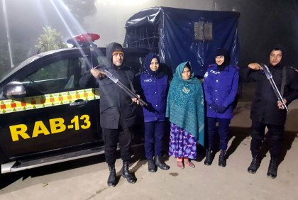 দিনাজপুরে নারী মাদক কারবারি আটক