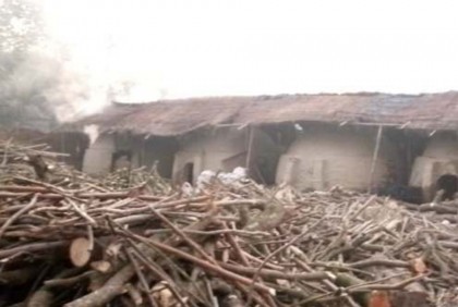গাইবান্ধায় অবৈধ কয়লা তৈরির কারখানা গুড়িয়ে দিল প্রশাসন