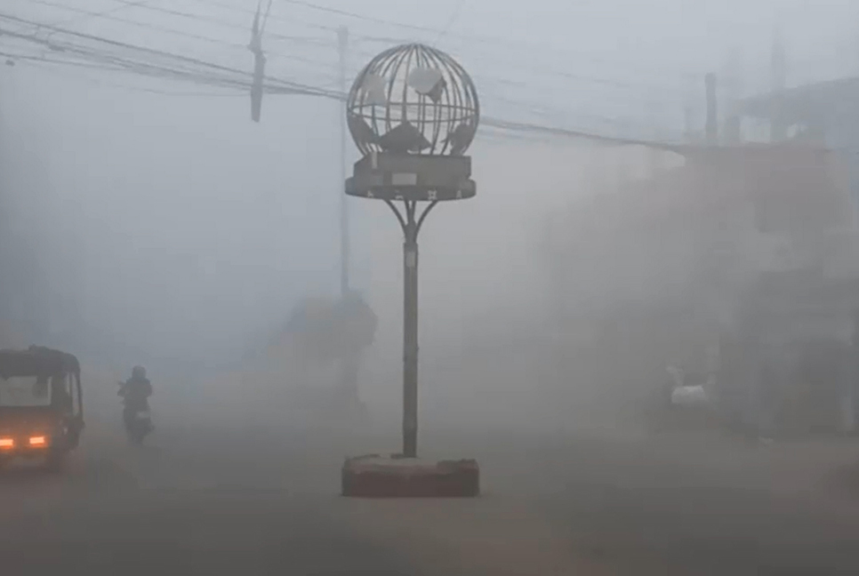 শীতে কাঁপছে ঠাকুরগাঁও, দেখা নেই সূর্যের