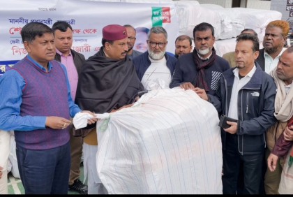 ফেনীতে শীতার্তদের মাঝে কম্বল বিতরণ