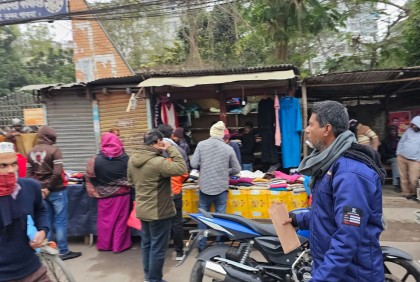 পাবনায় সূর্যের দেখা নেই তিন দিন, শীতে বিপর্যস্ত জনজীবন