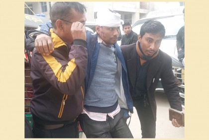 লক্ষ্মীপুরে বিড়ি ফ্যাক্টরির কর্মকর্তাকে মারধর 

