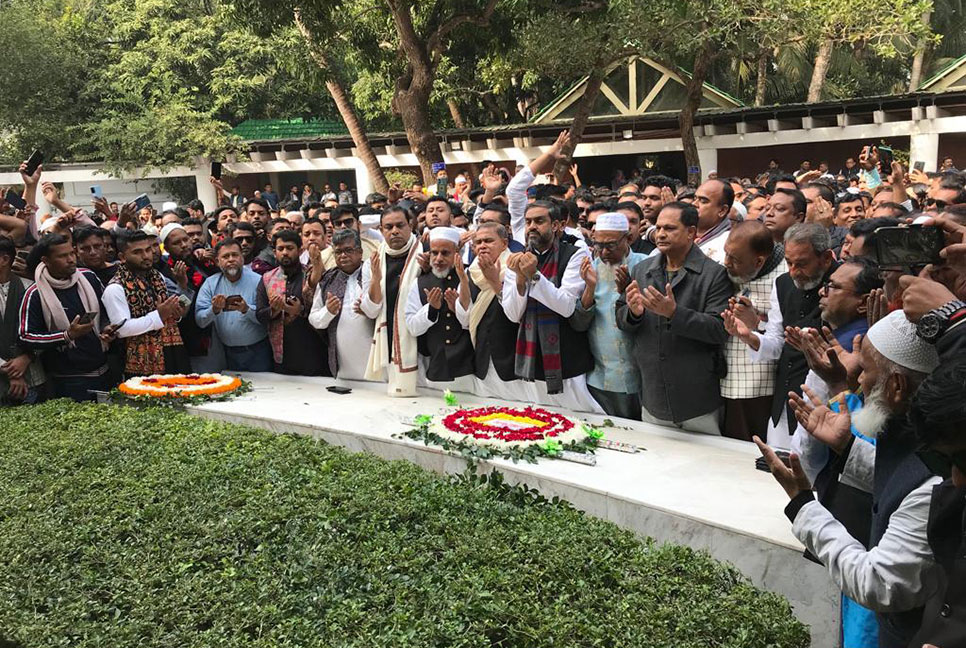 বঙ্গবন্ধুর সমাধিতে এমপি খসরু চৌধুরীর শ্রদ্ধা 