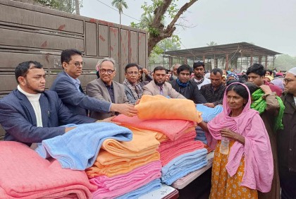 বসুন্ধরা গ্রুপের উদ্যোগে রূপগঞ্জে আরও সাত হাজার কম্বল বিতরণ

