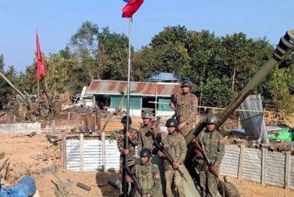 আরাকান আর্মির কাছে শতাধিক জান্তা সেনার আত্মসমর্পণ