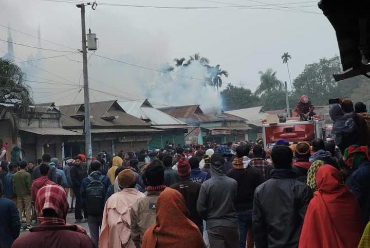 নেত্রকোনায় অগ্নিকাণ্ডে দুই দোকান পুড়ে ছাই