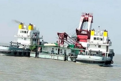 পাটুরিয়ায় ডুবে যাওয়া ফেরি উদ্ধারে হামজা ও রুস্তম