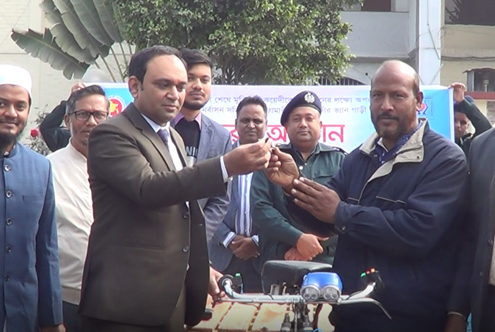 যাবজ্জীবন সাজা শেষে উপার্জনের জন্য ভ্যান পেলেন তিনি