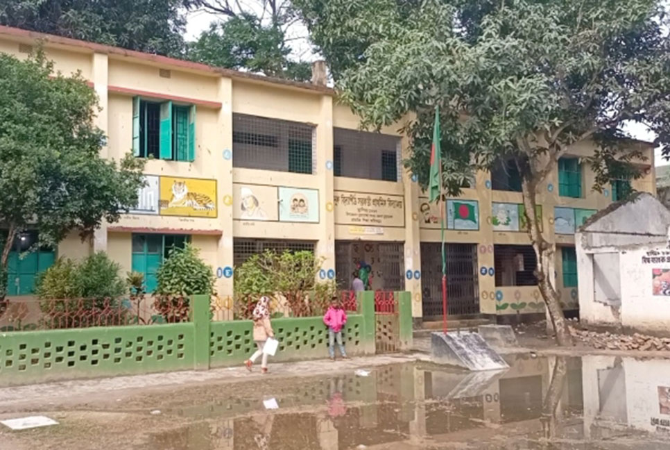 শৈতপ্রবাহে চুয়াডাঙ্গায় মাধ্যমিক বিদ্যালয় বন্ধ, খোলা প্রাথমিক