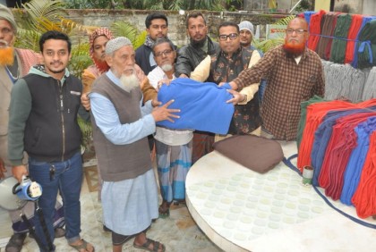 
বরিশালে শীতার্ত মানুষের
মাঝে কম্বল বিতরণ