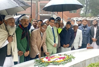 বঙ্গবন্ধুর সমাধিতে সংসদ সদস্য ডা. প্রাণ গোপাল দত্তের শ্রদ্ধা