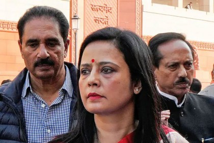 মহুয়াকে সরকারি  বাংলো ছাড়তেই হচ্ছে