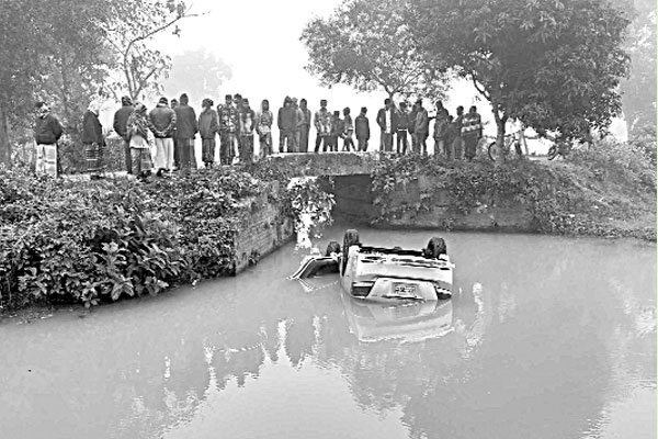 নতুন কেনা প্রাইভেট কার নিয়ে বেরিয়ে দুর্ঘটনায় মালিক নিহত