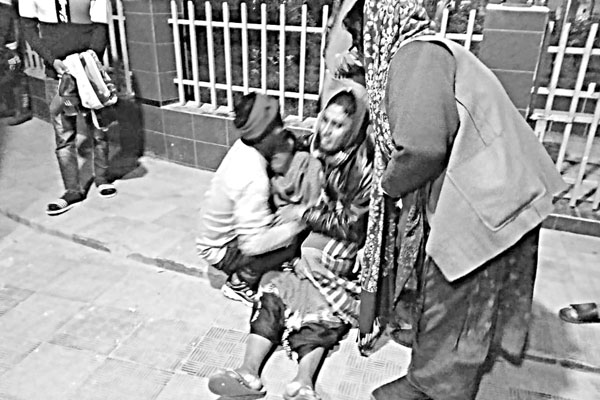 সড়কে ঝরল ১০ প্রাণ