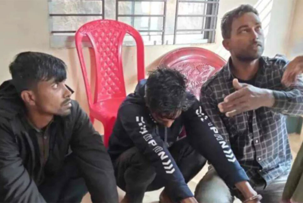 কক্সবাজারে তিন অস্ত্র কারবারি আটক
