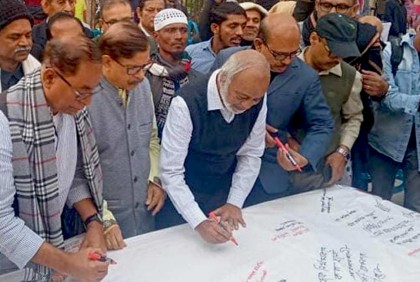 রাজপথ ছাড়ব না, গণতান্ত্রিক আন্দোলন চলবেই : মঈন খান