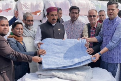 প্রধানমন্ত্রীর শীতবস্ত্র পেলো ফেনী পৌর এলাকার চার হাজার মানুষ