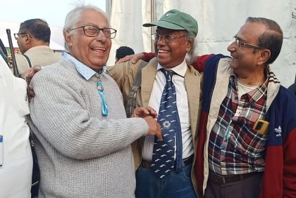 তিন বন্ধুর মিলন হলো দীর্ঘ ৫৫ বছর পর কলকাতার বইমেলায়