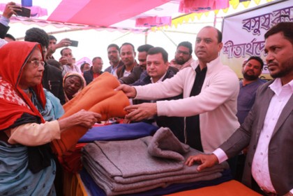কেরানীগঞ্জে হতদরিদ্রদের মধ্যে বসুন্ধরা গ্রুপের কম্বল বিতরণ


