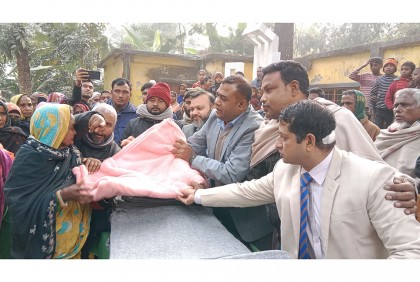
কুড়িগ্রামে দুস্থ মানুষের মাঝে কম্বল বিতরণ