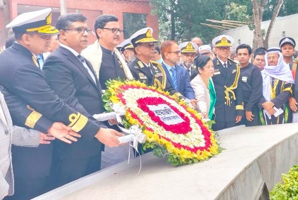 জাতির পিতার সমাধিতে নৌ প্রতিমন্ত্রীর শ্রদ্ধা