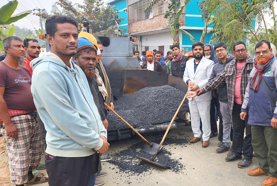 বগুড়ায় দেড় যুগ পর বনানী-মাদলা সড়কের সংস্কার কাজ শুরু