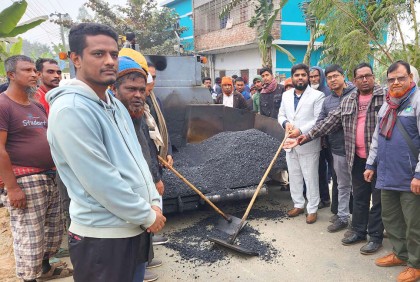 বগুড়ায় দেড় যুগ পর বনানী-মাদলা সড়কের সংস্কার কাজ শুরু