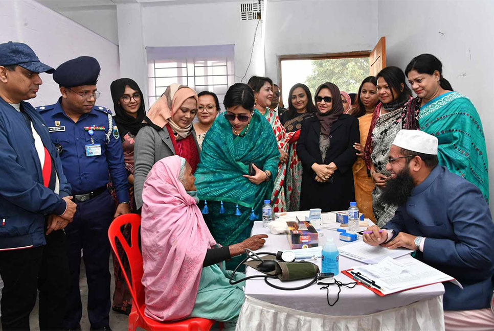 সাঁওতাল জনগোষ্ঠীর মাঝে পুনাকের শীতবস্ত্র ও চিকিৎসা সেবা প্রদান