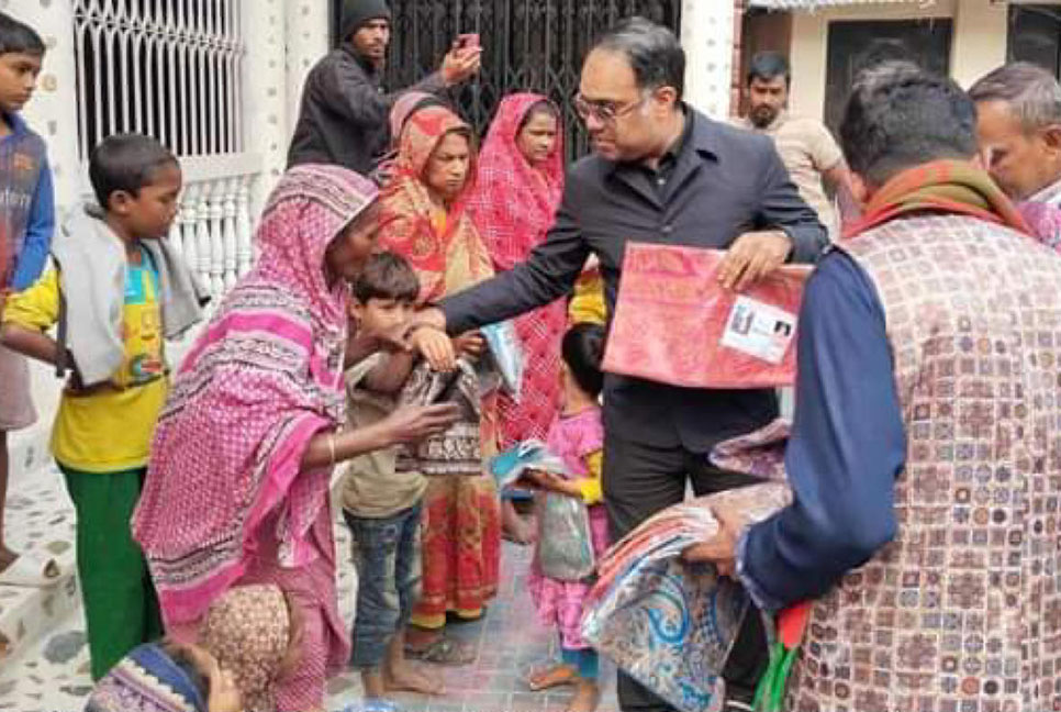 বানারীপাড়ায় শীতার্তদের পাশে সাবেক হুইপপুত্র ব্যারিস্টার সাইফ

