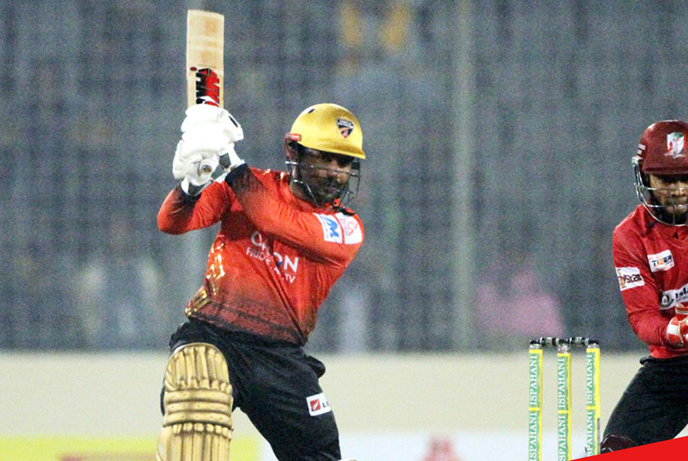 শ্বাসরুদ্ধকর ম্যাচে বরিশালকে হারাল কুমিল্লা