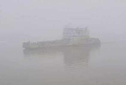 ঘন কুয়াশায় আরিচা-কাজিরহাট নৌ পথে ফেরি চলাচল বন্ধ