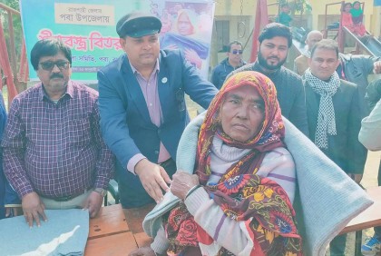 চরাঞ্চলে ইউএনও'র শীতবস্ত্র বিতরণ

