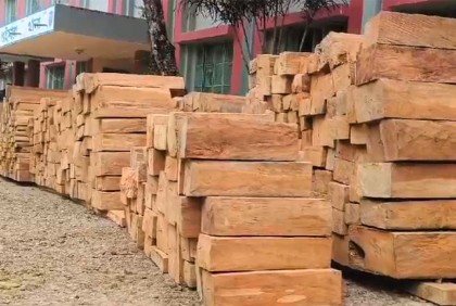 খাগড়াছড়িতে ৮ লাখ টাকার চোরাই কাঠ জব্দ