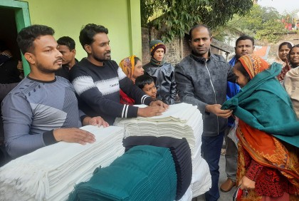 জয়পুরহাটে শীতার্তদের মধ্যে শীতবস্ত্র বিতরণ