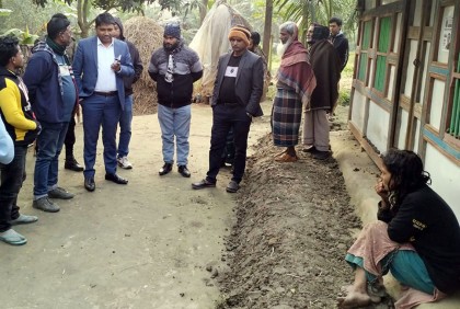 শিকলবন্দী ৪ সন্তানের জননীকে চিকিৎসার প্রতিশ্রুতি ইউএনও'র