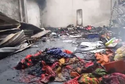 লালমনিরহাটে আগুনে ৯ দোকান পুড়ে ছাই