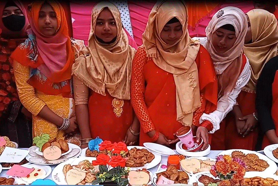 চাঁপাইনবাবগঞ্জে ঐতিহ্যবাহী পিঠা-পুলি উৎসব
