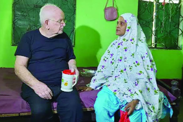 প্রেমের টানে খুলনায় অস্ট্রেলিয়ার সেই ম্যালকম আর নেই