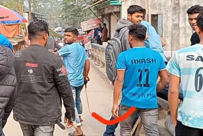 গৌরনদীতে কিশোর গ্যাংয়ের দেশীয় অস্ত্রের মহড়া

