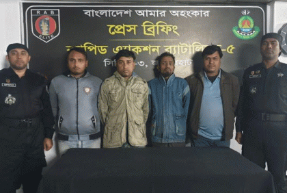জয়পুরহাটে পর্নোগ্রাফি সংরক্ষণ-বিক্রয় চক্রের চার সদস্য আটক 