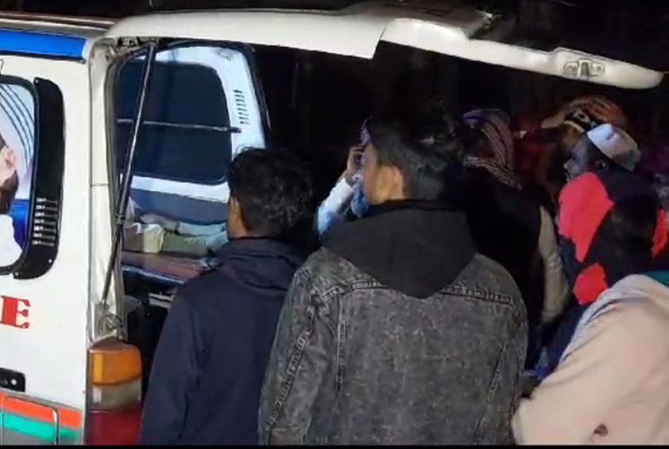 প্রাইভেটকার নিয়ন্ত্রণ হারিয়ে মাছের বাজারে, নিহত ২ ব্যবসায়ী 

