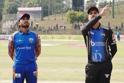 টস জিতে ফিল্ডিংয়ে রংপুর
