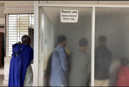 নেত্রকোনায় বেড়েছে কুকুড় বিড়ালের আক্রমণ, আতঙ্কে টিকা নিচ্ছেন অনেকে